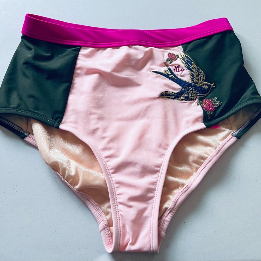 Betsey Johnson bikini bottom w/ embroidery swallow. Super retro rockabilly.